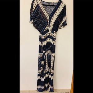 Boho chic dress. Never worn.Beautifully patterned